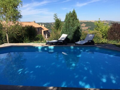 Gite Canelle, swimming pool (shared)private garden