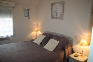 2 chambres, fer et planche à repasser