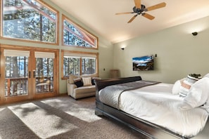 4 bedrooms, desk, iron/ironing board, WiFi - Luxury Chalet | Jacuzzi BBQ Lake View | Sleeps 10 (Zephyr Cove)