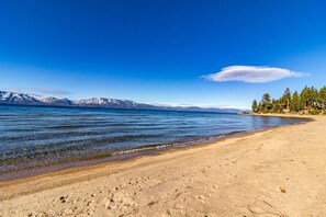 Beach nearby - Luxury Chalet | Jacuzzi BBQ Lake View | Sleeps 10 (Zephyr Cove)