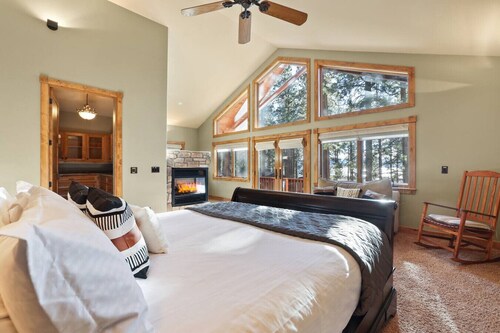 Luxury Chalet | Jacuzzi BBQ Lake View | Sleeps 10