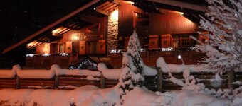 Bel appartement en chalet avec balcon et parking, accès direct au domaine 