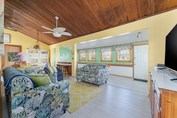 Televisión, reproductor de DVD y estéreo 