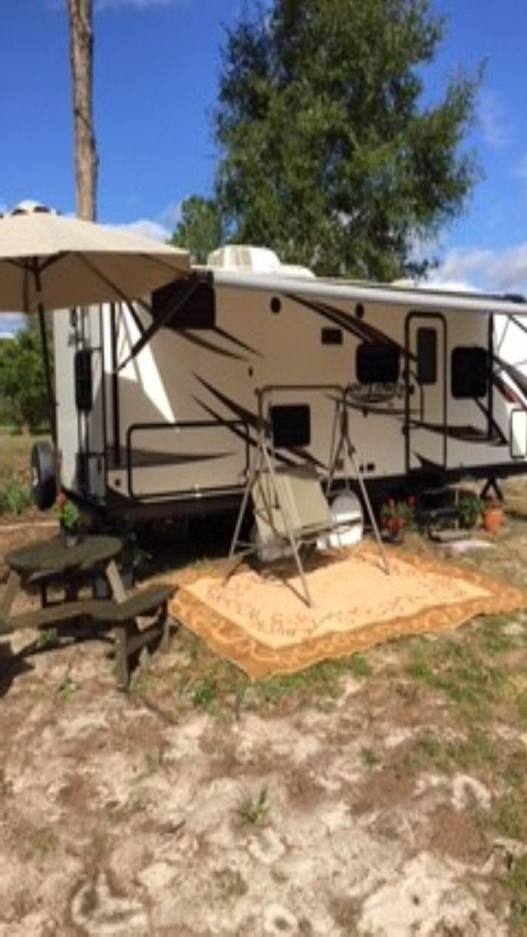 Beautiful serene country setting 1bedroom RV on 5 acres. 15 min from Mt. Dora 