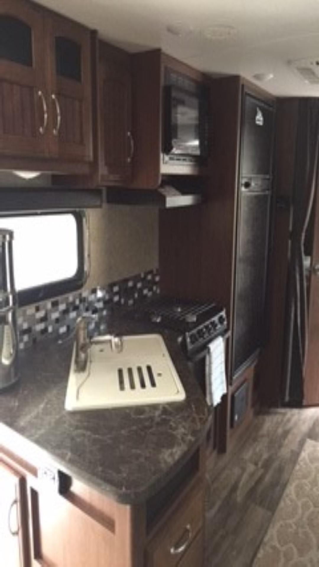 Beautiful serene country setting 1bedroom RV on 5 acres. 15 min from Mt. Dora 