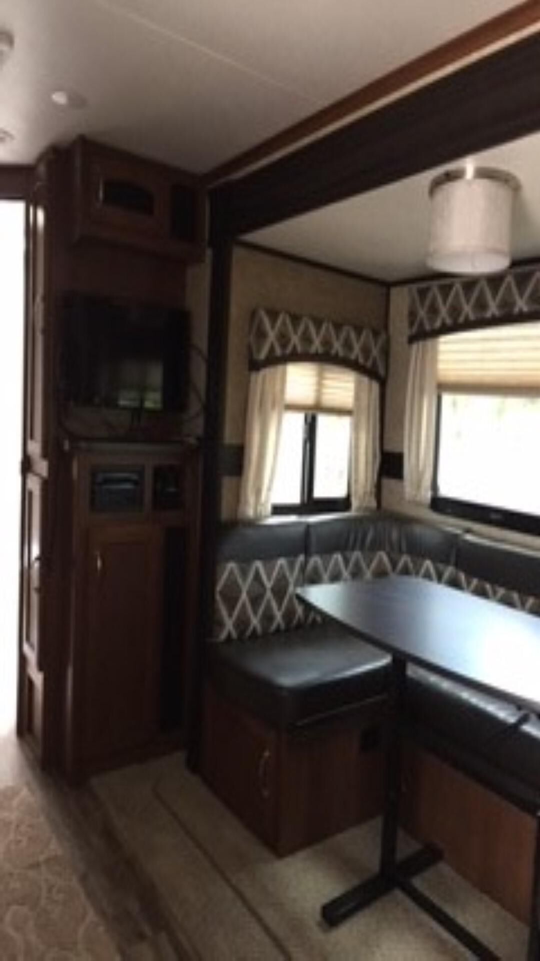 Beautiful serene country setting 1bedroom RV on 5 acres. 15 min from Mt. Dora 