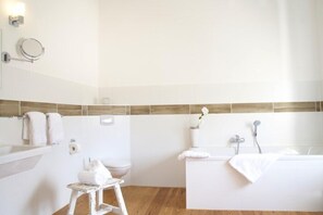Apartment, Ground Floor (12 - MÖVE) | Bathroom | Shower, free toiletries, hair dryer, towels - schlei42 (Schleswig)
