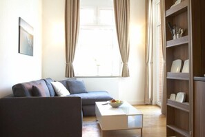 Apartment, Ground Floor (12 - MÖVE) | Desk, blackout drapes, soundproofing, free WiFi