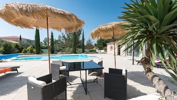 Een verwarmd zwembad