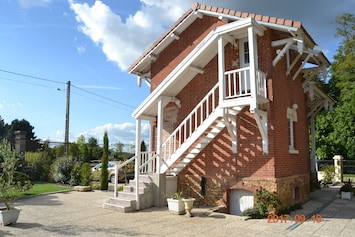 Entrée par escalier extérieur