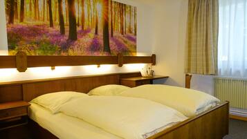 Double Room | Hypo-allergenic bedding, desk, blackout drapes, free WiFi