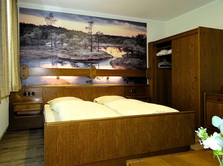 Double Room | Hypo-allergenic bedding, desk, blackout drapes, free WiFi. Gasthof Burmester