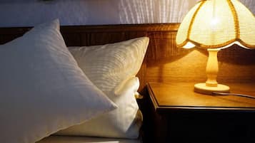 Hypo-allergenic bedding, desk, blackout curtains, free WiFi