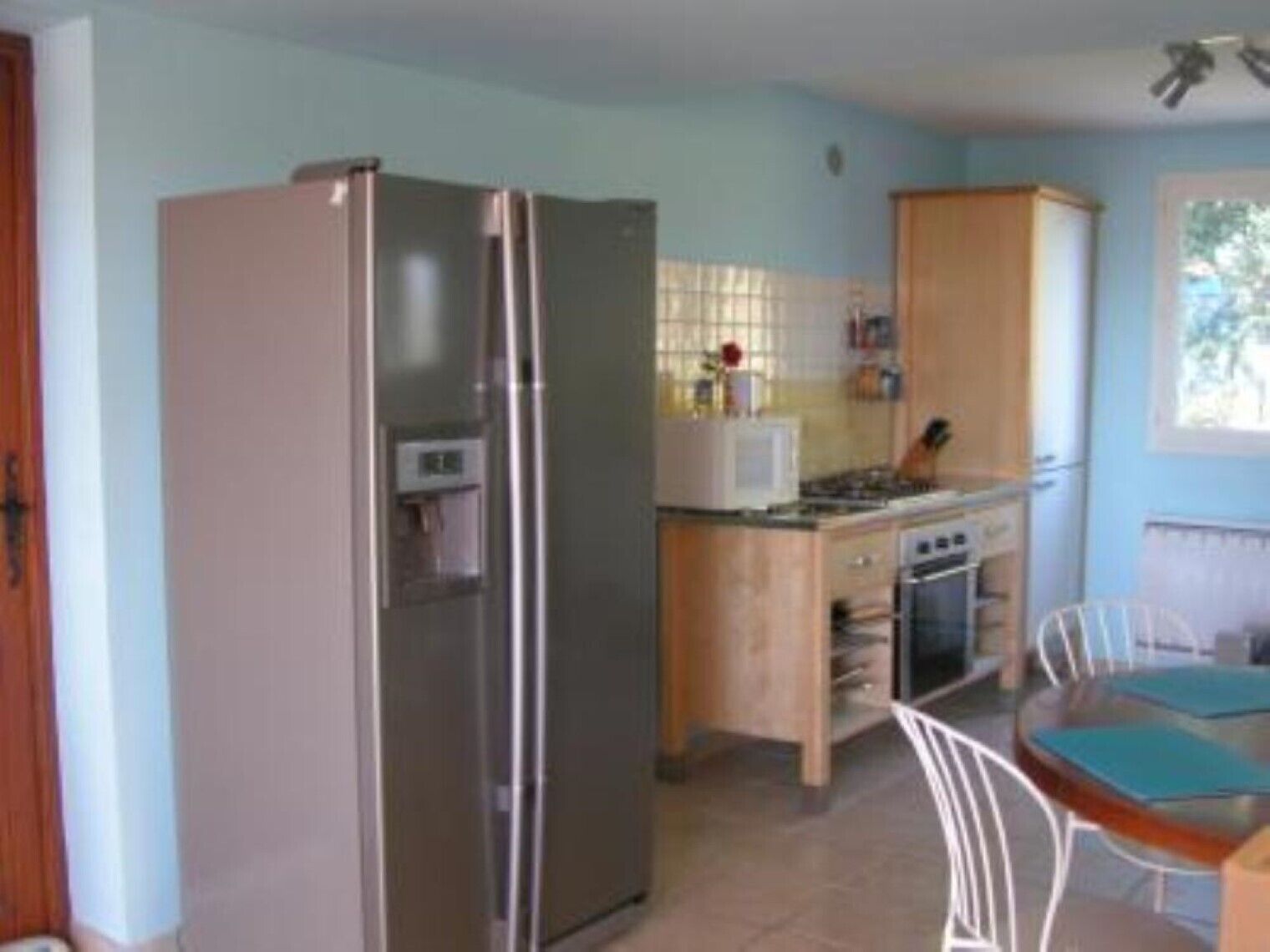 Large contemporary house with garden