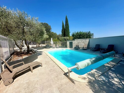 Large contemporary house with garden