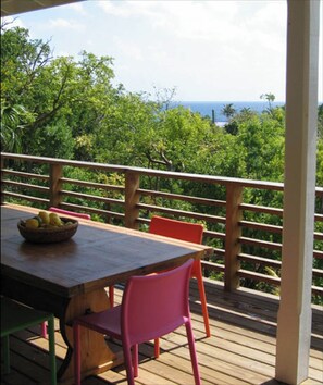 Outdoor dining - Beyond Reach ocean view home (Dunmore Town)