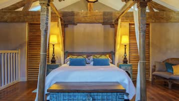 Suite (Vignes Blanches) | Premium bedding, memory foam beds, individually decorated