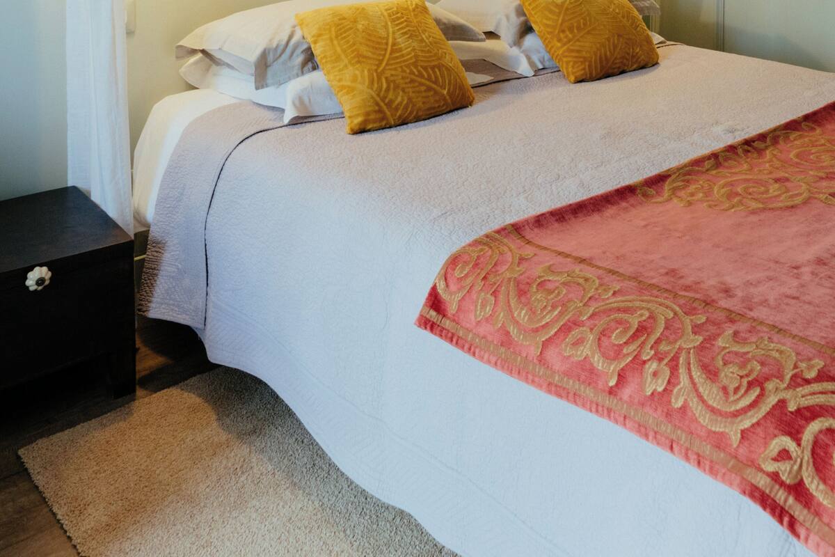 Habitación doble superior, vistas al parque (Margaux) | Ropa de cama de alta calidad, colchones viscoelásticos, cortinas opacas