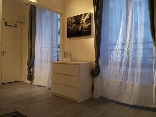Comfy Parisian studio!