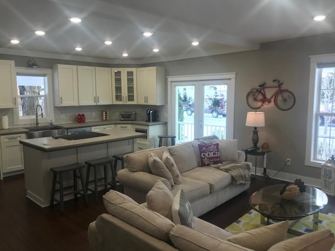 Lulu's Cottage Downtown Harbor Springs! Location! Location! Location!