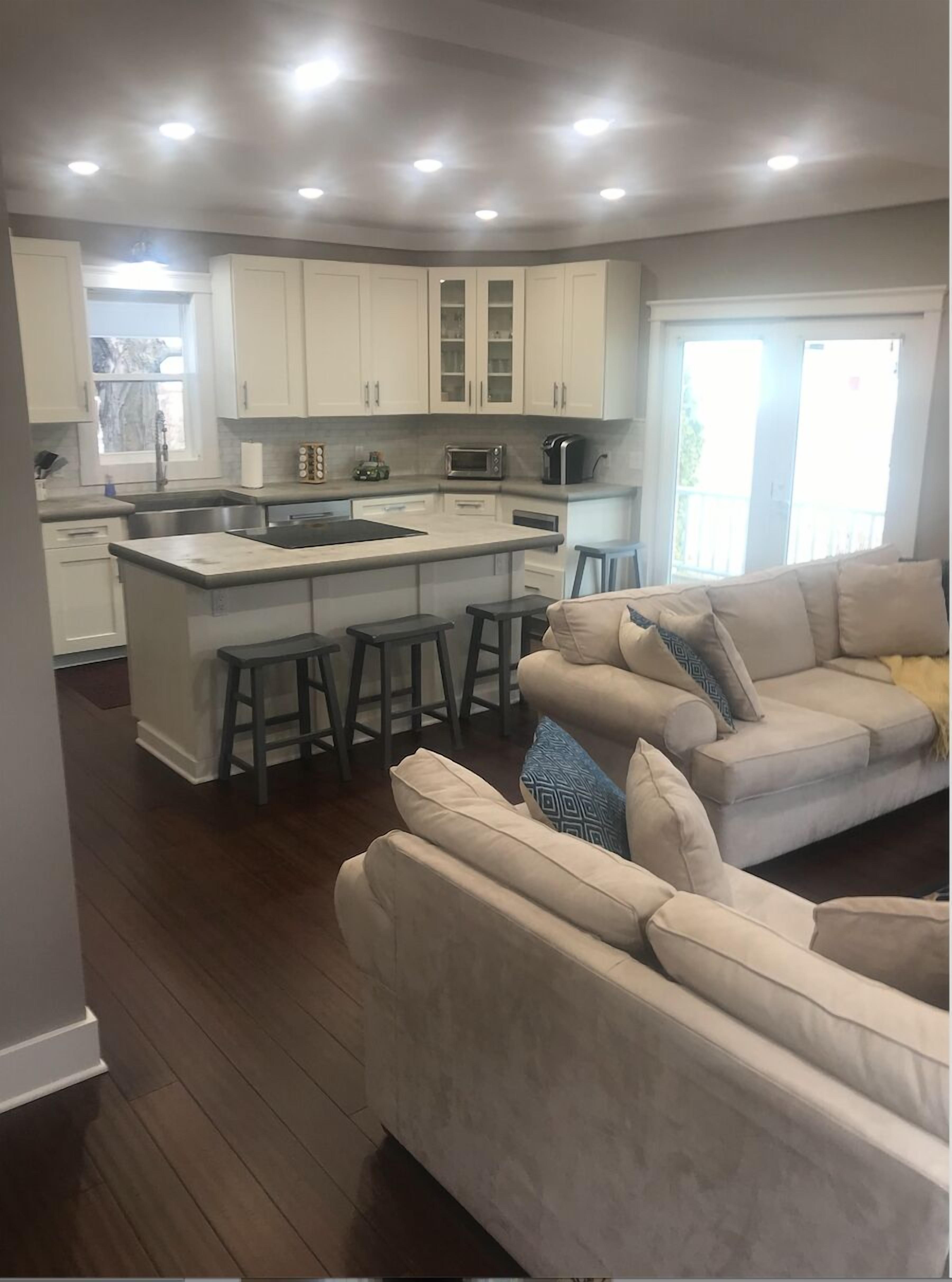 Lulu's Cottage Downtown Harbor Springs! Location! Location! Location!