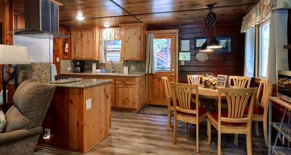 (16) Chipmunks Holiday