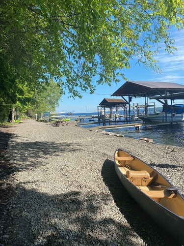 2 bed, 1 bath lake property!