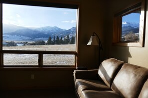 Interior - THE TROUT HAVEN/MOUNTAIN VIEW at Yellowstone (Gardiner)