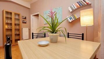 Apartment, 1 Bedroom | In-room dining