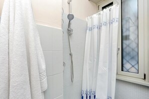 Apartment, 1 Bedroom | Bathroom shower - Aldos Place (Rome)