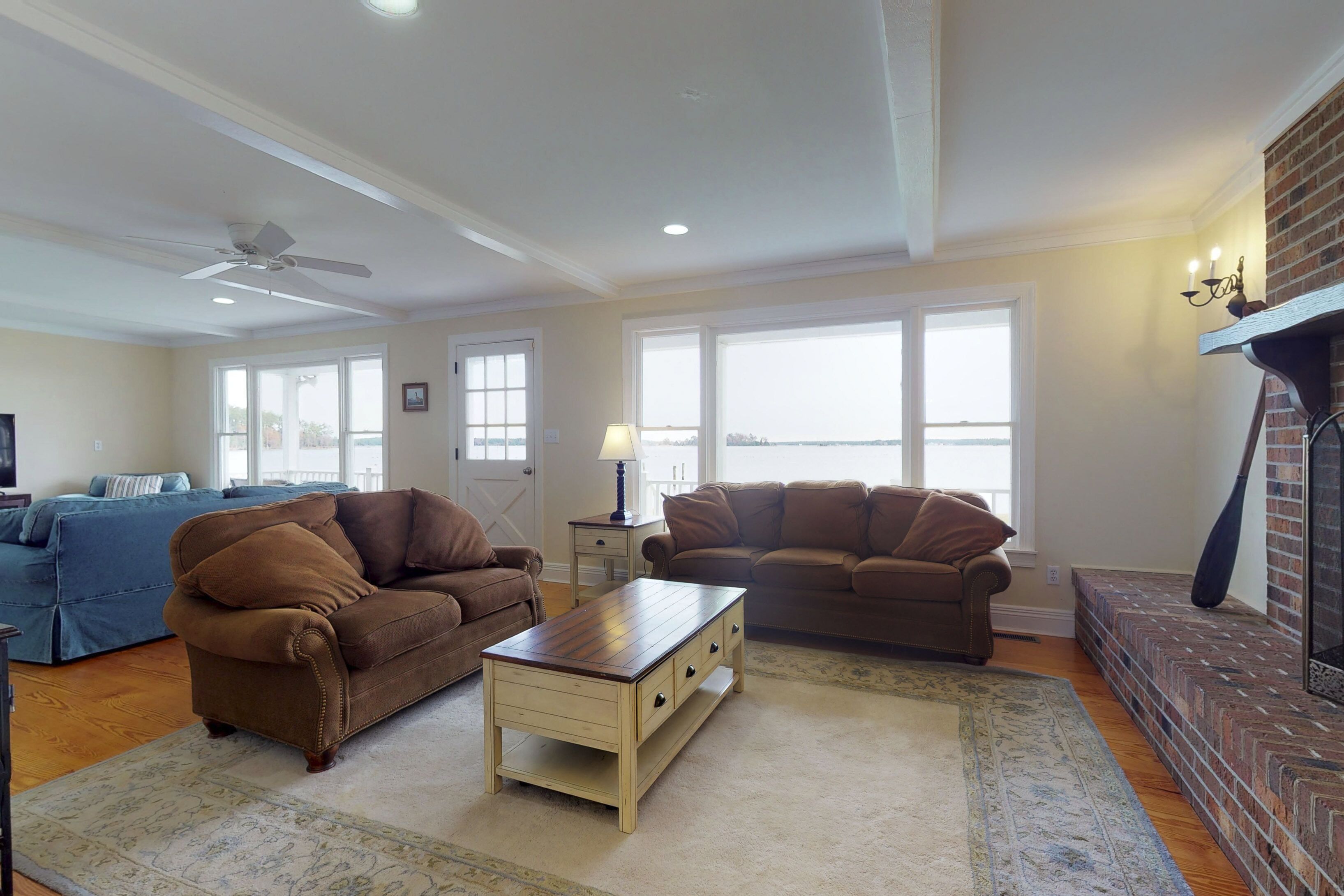 CH Waterfront Home w/ Dock, Pool, Sandy Beach, Kayaks, 5BR/3.5BA Sleeps up to 16