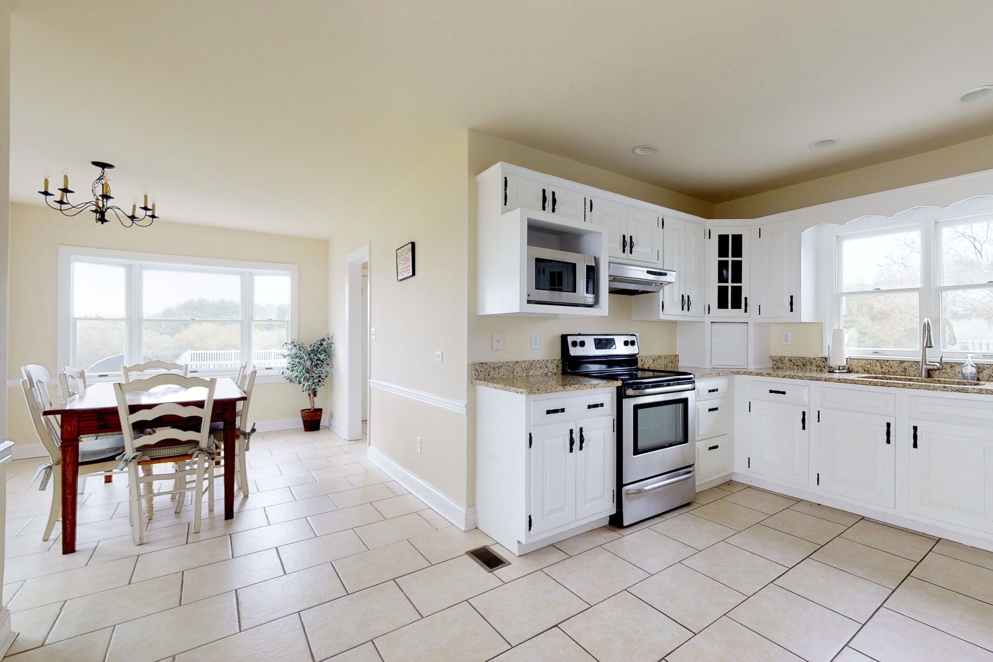 CH Waterfront Home w/ Dock, Pool, Sandy Beach, Kayaks, 5BR/3.5BA Sleeps up to 16