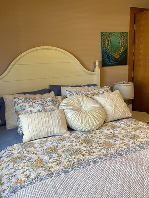 2 chambres, bureau, accès au Wi-Fi (inclus), literie fournie