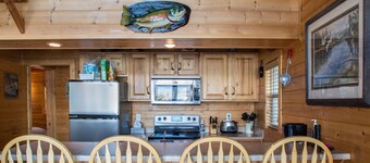 Cabine Waterfront Island avec ponton près de Bigfork