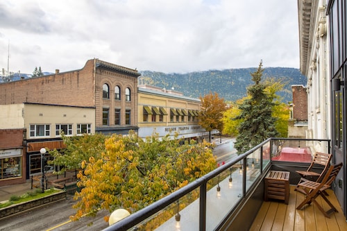 Baker Street Central - Balcony with amazing Street View