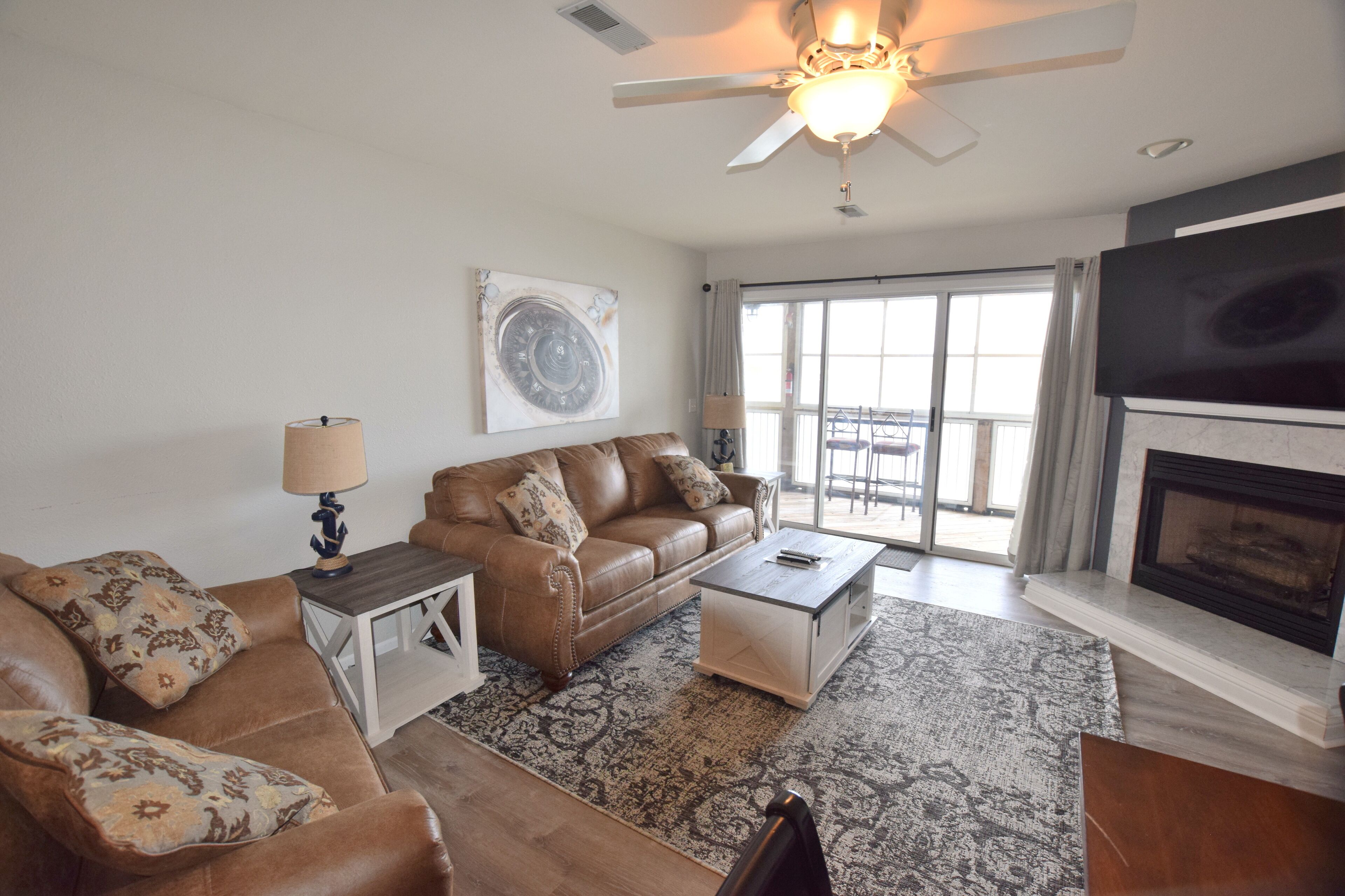 Smart TV, fireplace