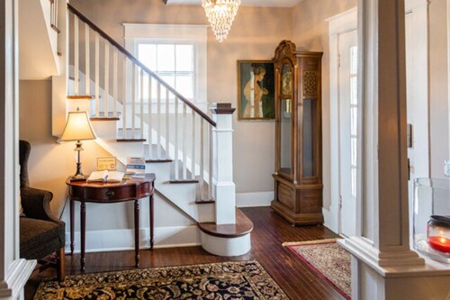 The Guest House of Kentucky (Entire House)