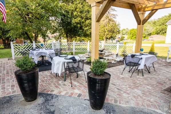 Outdoor dining