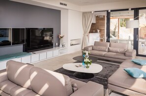 Smart TV, music library, video library, stereo