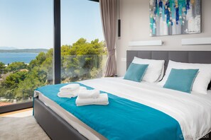 4 bedrooms, in-room safe, iron/ironing board, WiFi