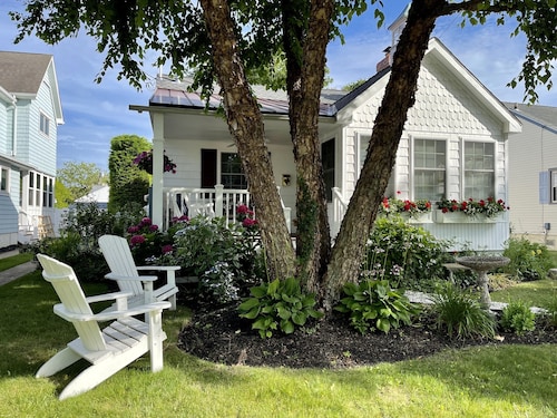 Classic Cape Bungalow On Idaho Ave - A Short 3 Block Stroll to the Shore