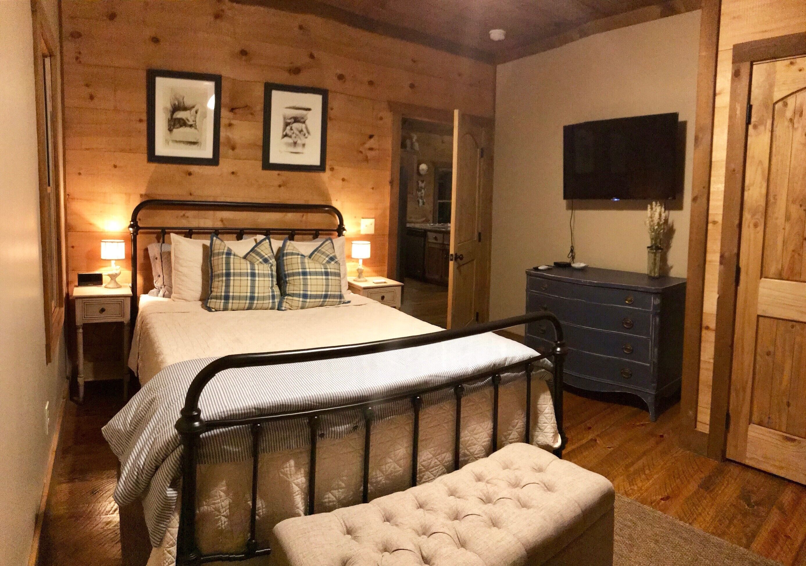 Some Dec dates available! Designer decorated chic. Relax with incredible views!