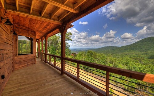 Luxury cabin! Designer decorated. Incredible views! Amazing sunrise! Secluded!