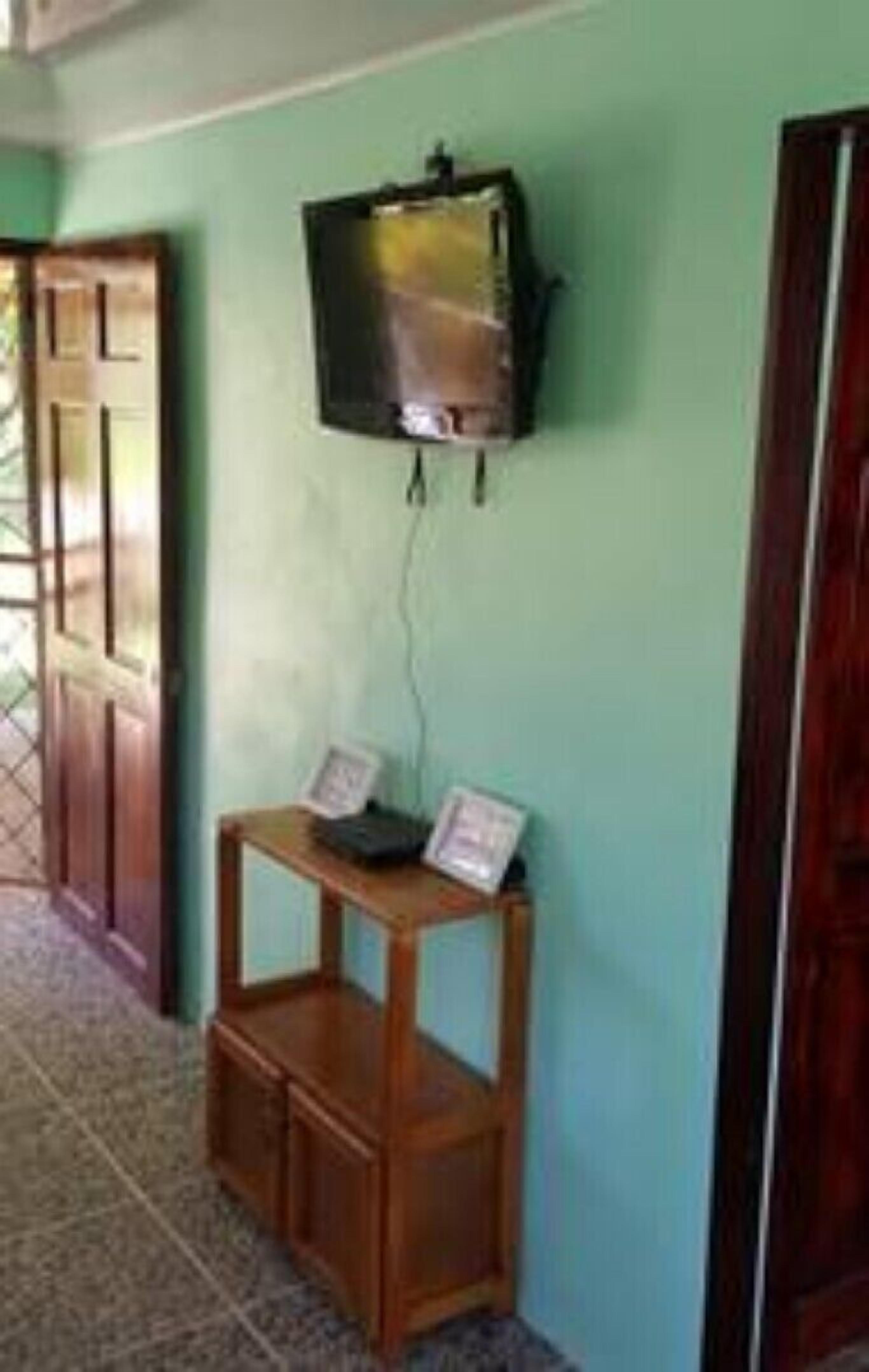 Come and enjoy a slice of paradise just 200 meters from the Pacific Ocean!