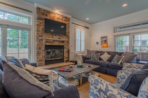 TV, fireplace, DVD player, books - Stunner! Ocean Block 5BR Downtown Rehoboth Beach in The Pines (Rehoboth Beach)