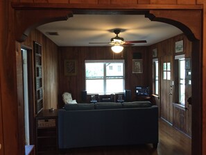 Smart TV, libri, studio