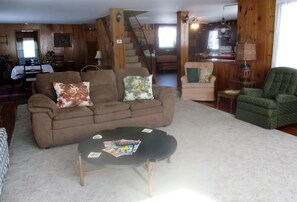 TV, books - Stay in an1890 farm home- 3 night minimum stay (Burlington Flats)
