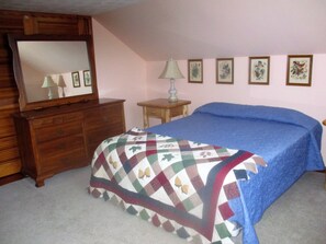4 bedrooms, iron/ironing board, WiFi, bed sheets -  Stay in an1890 farm home- 3 night minimum stay (Burlington Flats)
