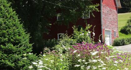 Stay in an1890 farm home- 3 night minimum stay