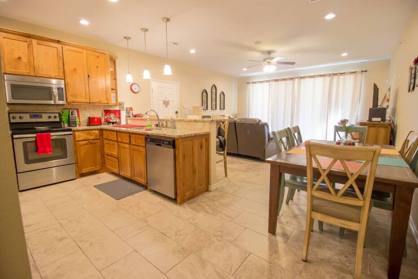 冰箱、微波炉、烤箱、炉灶